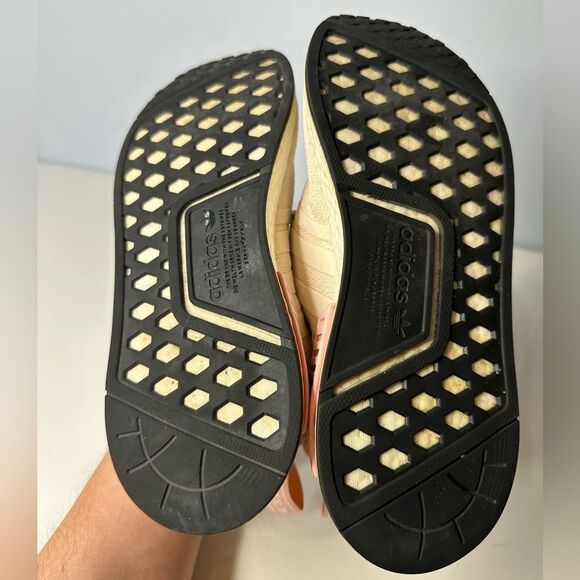 ADIDAS NMD R1 Bliss Tech Soft Pink size 8.5 women’s - Picture 5 of 6